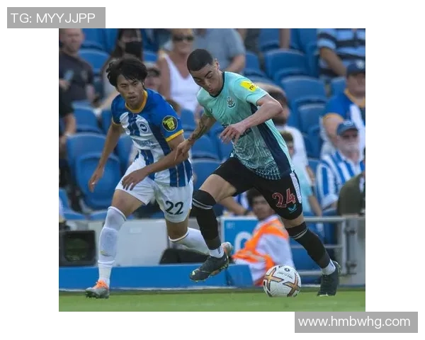 塞维球迷不满球队体现,向球场抛掷杂物导致德比战暂停18分钟